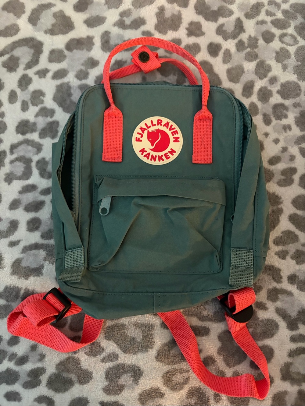 Fjällräven Kånken Mini Backpack - Green with Red Straps